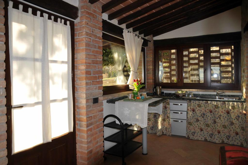 Agriturismo La Bicocca - Apt. "Il Leccio" 카스텔리고네 외부 사진